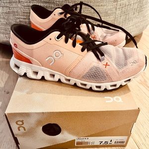 Women’s On Cloud X 3 , size 7.5